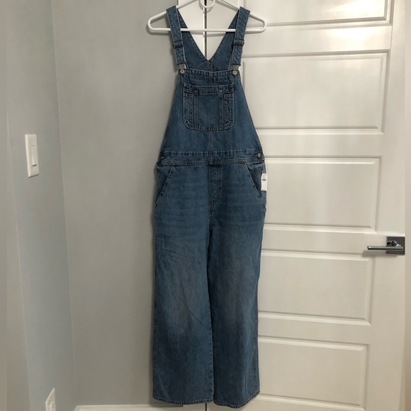 Old Navy Pants - NWT Old Navy Women’s Denim Overalls in Size 10